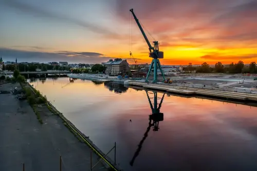 FotograFia-bildmix-kvallsljus-solnedgang-hamnkran-strommen