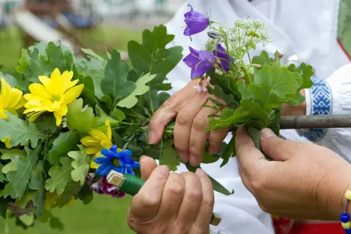 FotograFia-bildmix-midsommar-blommor-sommar-hander