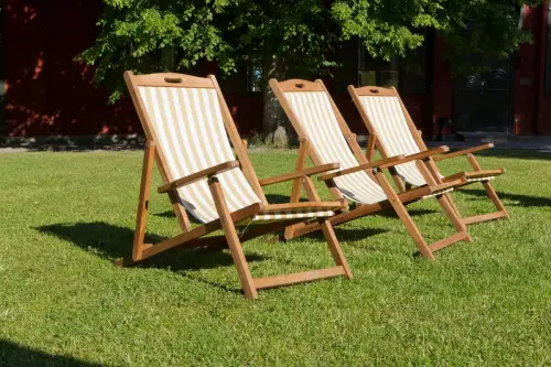 FotograFia-bildmix-sommar-solstolar-brassestol-gras