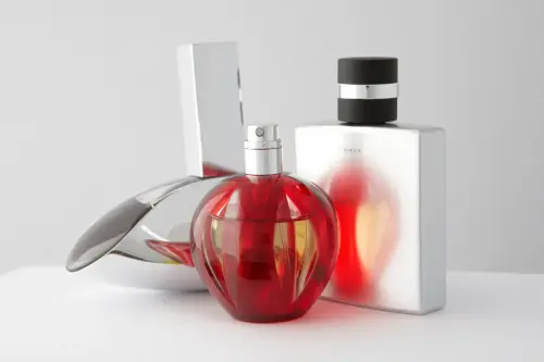 FotograFia-bildmix-studioljus-flaskor-parfym