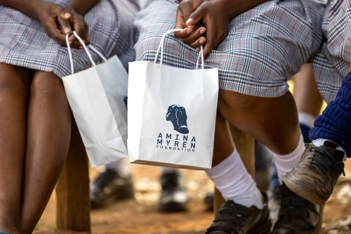 FotograFia-foretag-hjalporganisation-flickor-aminafoundation-pase