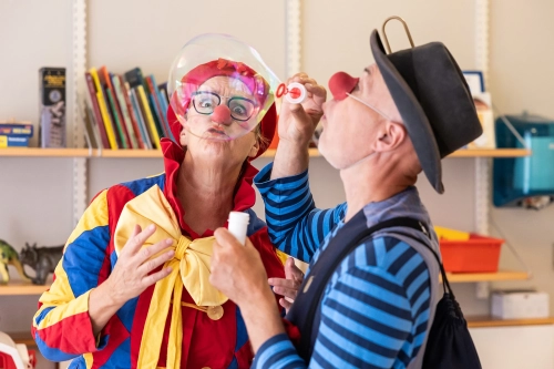 FotograFia-foretag-sjukhusclowner-regionostergotland-vrinnevisjukhuset-sapbubblor