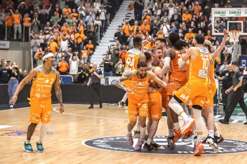 FotograFia-sport-basket-dolphins-smguld-dolphins-gladje