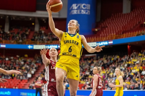 FotograFia-sport-basket-sverige-landslag-dam-tjejer-elineldebrink-aviciiarena
