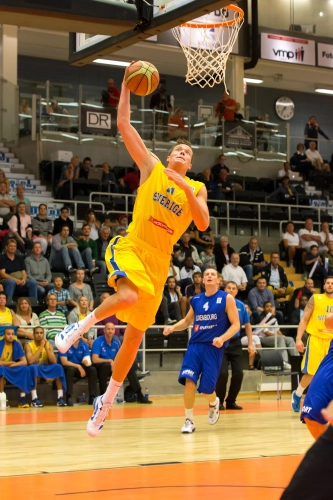 FotograFia-sport-basket-sverige-landslag-jonasjerebko-herrar-dunk