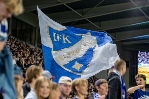 FotograFia-sport-fotboll-ifknorrkoping-laktare-publik-flagga-fans